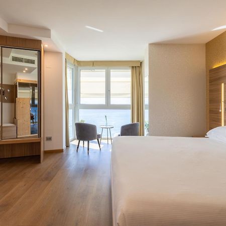 Kriss Internazionale Hotel Bardolino Bagian luar foto