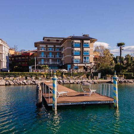 Kriss Internazionale Hotel Bardolino Bagian luar foto