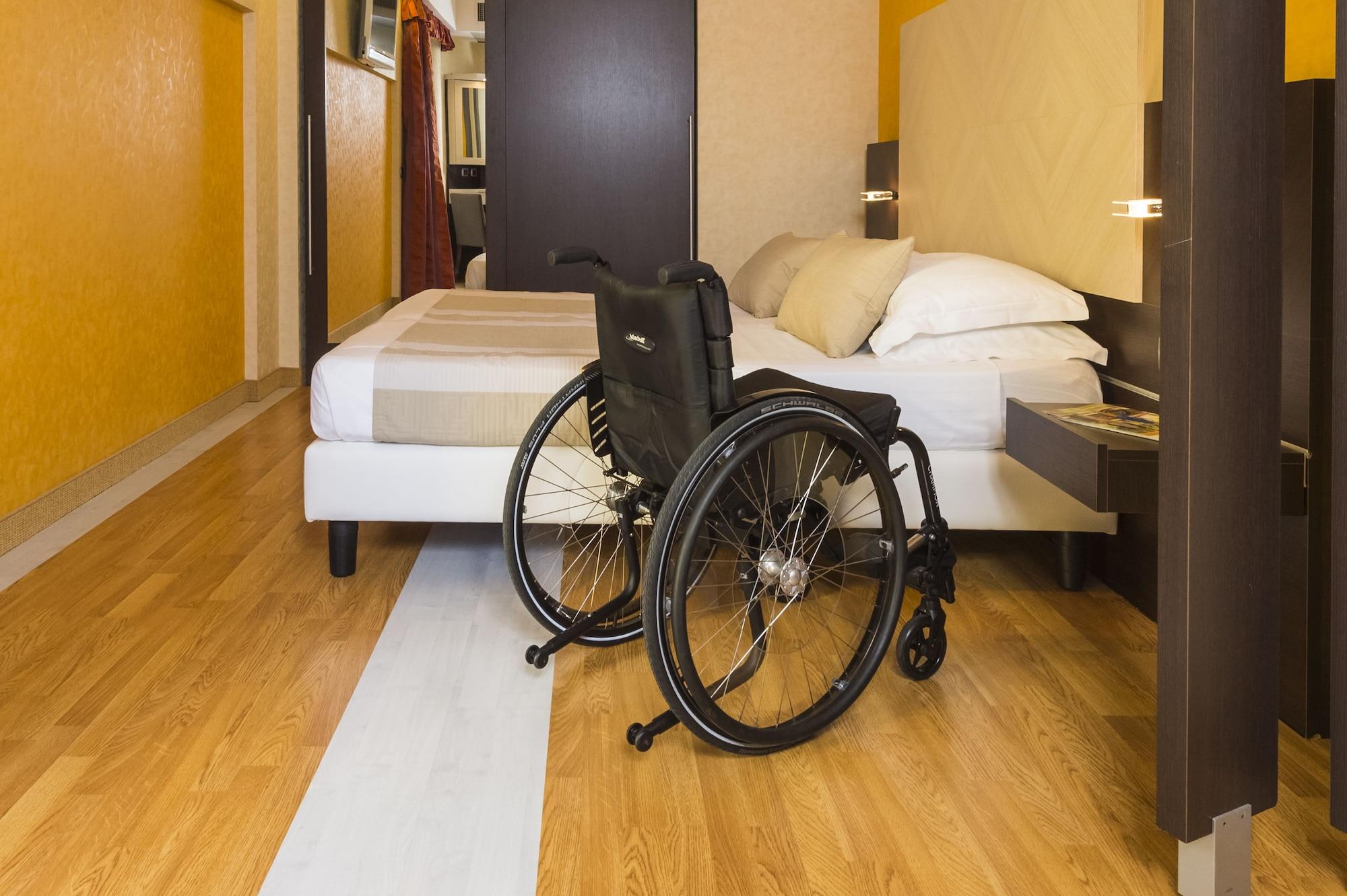 Kriss Internazionale Hotel Bardolino Bagian luar foto