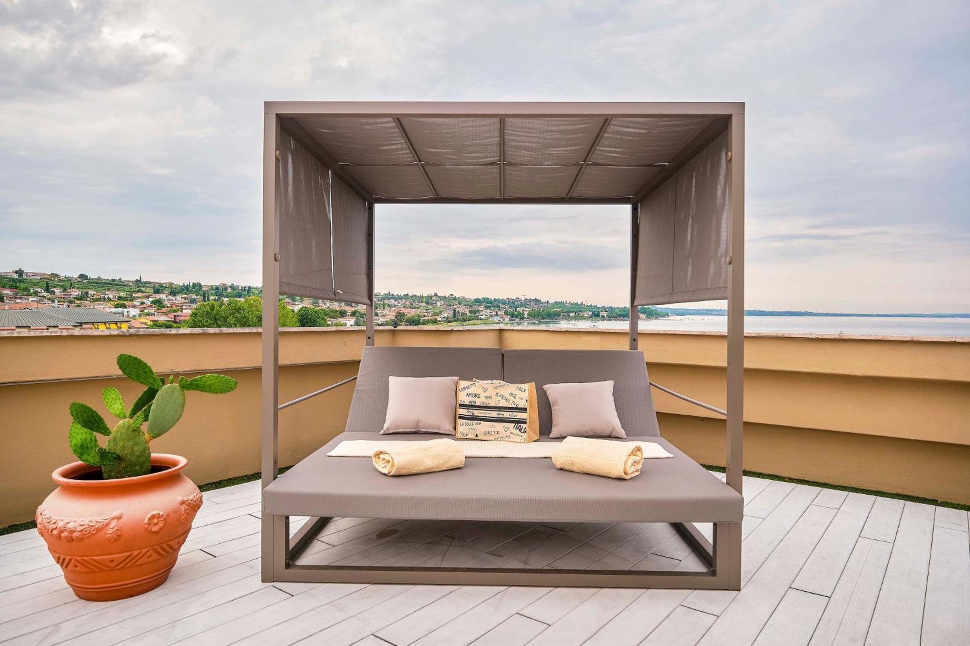 Kriss Internazionale Hotel Bardolino Bagian luar foto