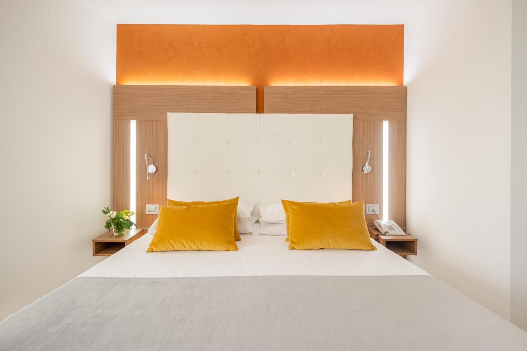 Kriss Internazionale Hotel Bardolino Bagian luar foto