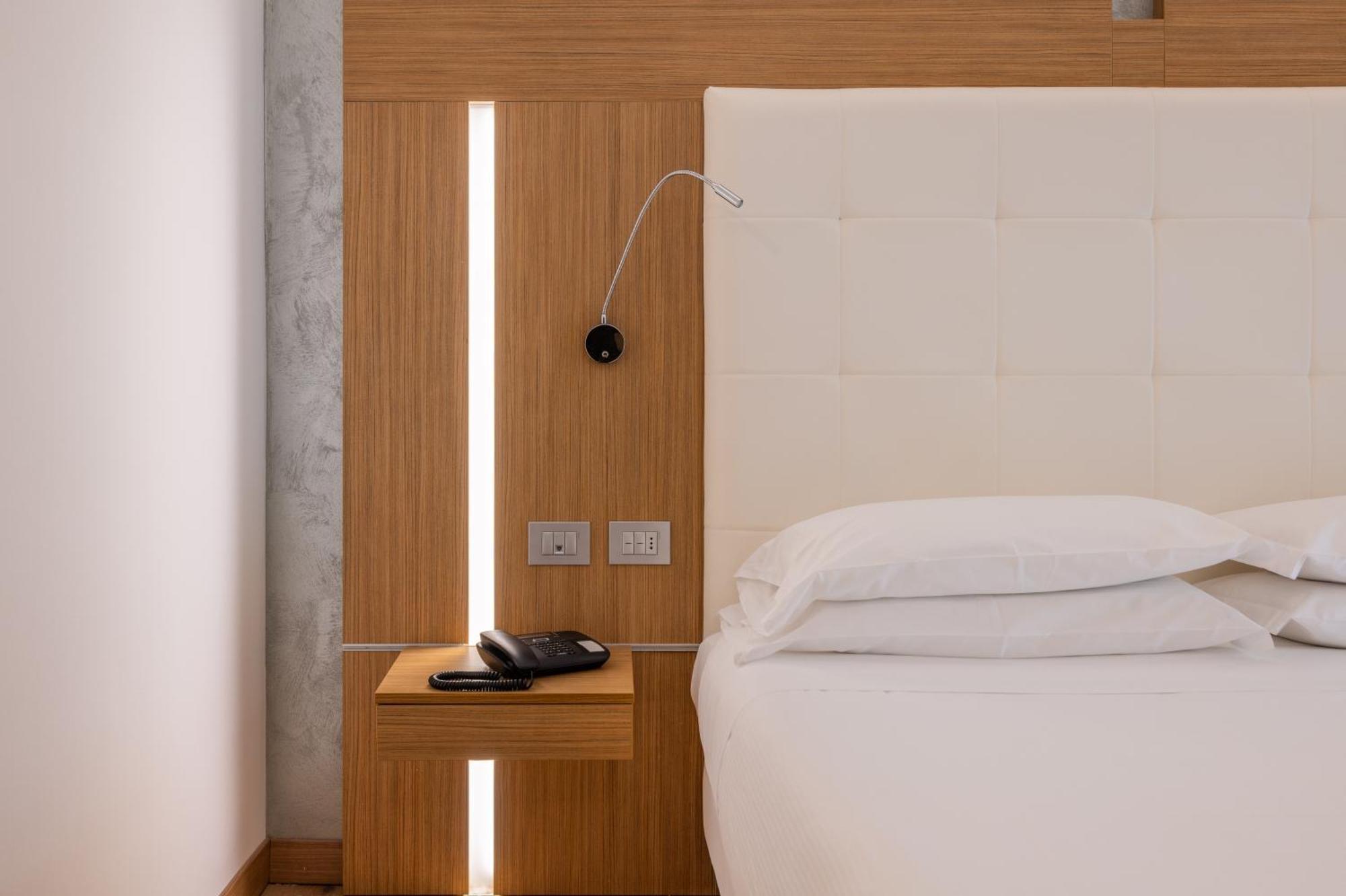 Kriss Internazionale Hotel Bardolino Bagian luar foto