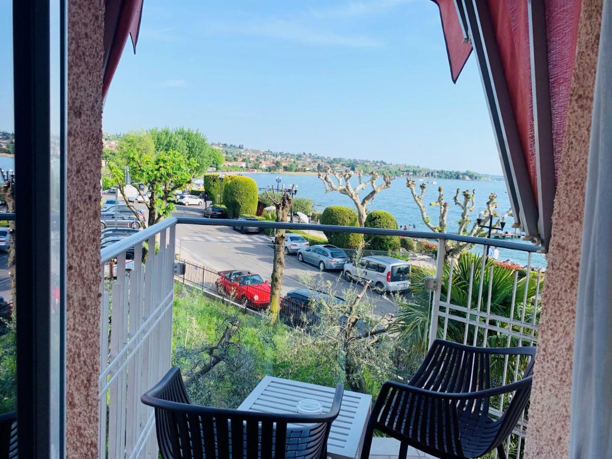Kriss Internazionale Hotel Bardolino Bagian luar foto
